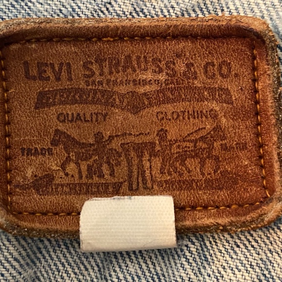 VINTAGE • Levis Denim Jacket • Made in USA - Picture 6 of 8